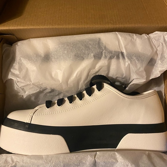 NEW IN BOX-Keds-B&W-Leather Platform Sneakers 8/8.5 - Picture 11 of 13